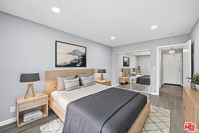 6815 Remmet Avenue 215, Canoga Park (los Angeles), CA 91303