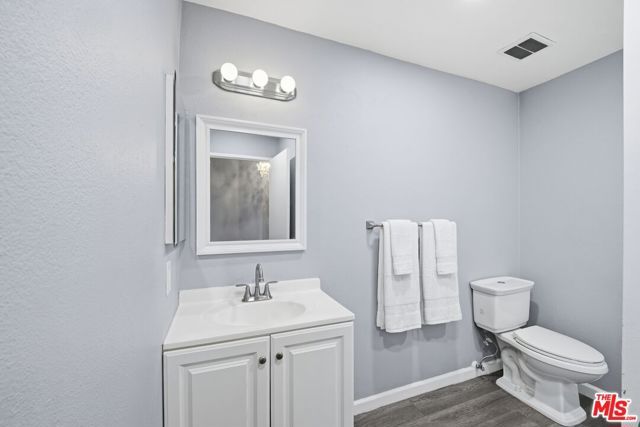 6815 Remmet Avenue 215, Canoga Park (los Angeles), CA 91303