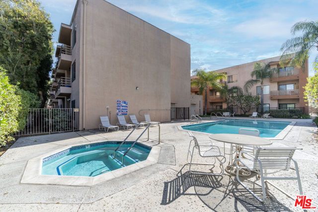 6815 Remmet Avenue 215, Canoga Park (los Angeles), CA 91303