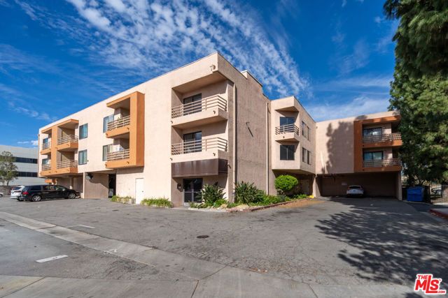 6815 Remmet Avenue 215, Canoga Park (los Angeles), CA 91303