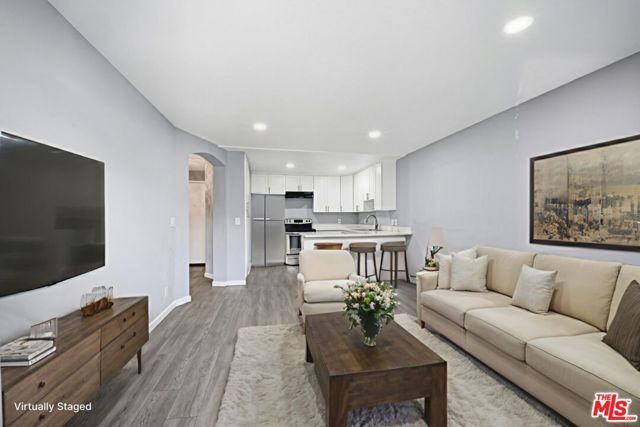 6815 Remmet Avenue 215, Canoga Park (los Angeles), CA 91303