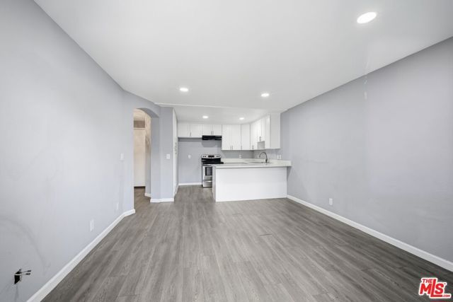 6815 Remmet Avenue 215, Canoga Park (los Angeles), CA 91303