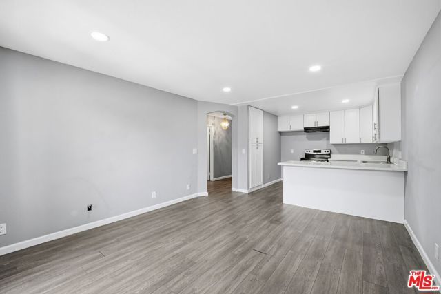 6815 Remmet Avenue 215, Canoga Park (los Angeles), CA 91303