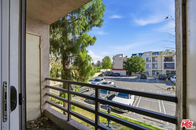 6815 Remmet Avenue 215, Canoga Park (los Angeles), CA 91303
