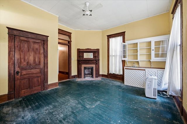 200 S Hawkins Street, Waxahachie, TX 75165