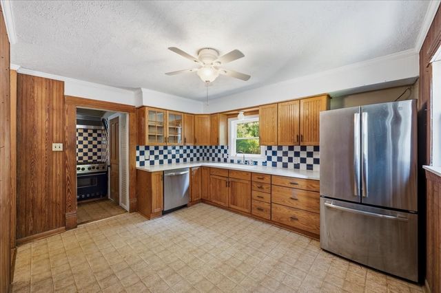 200 S Hawkins Street, Waxahachie, TX 75165