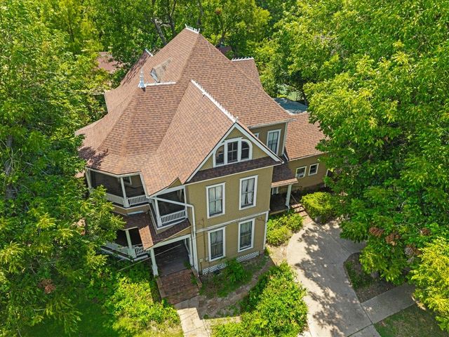 200 S Hawkins Street, Waxahachie, TX 75165