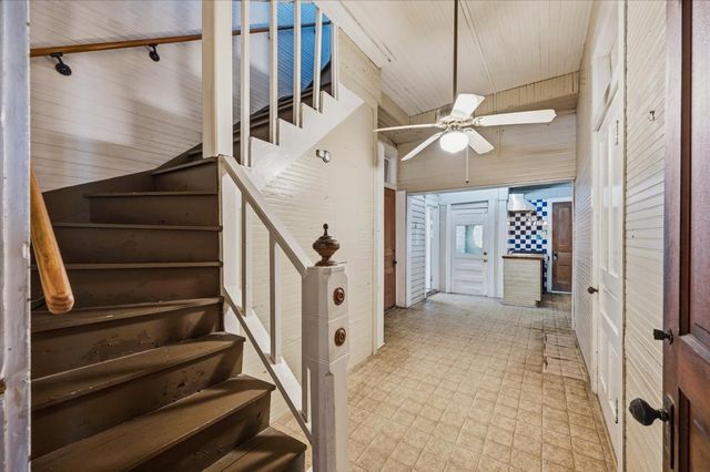 200 S Hawkins Street, Waxahachie, TX 75165