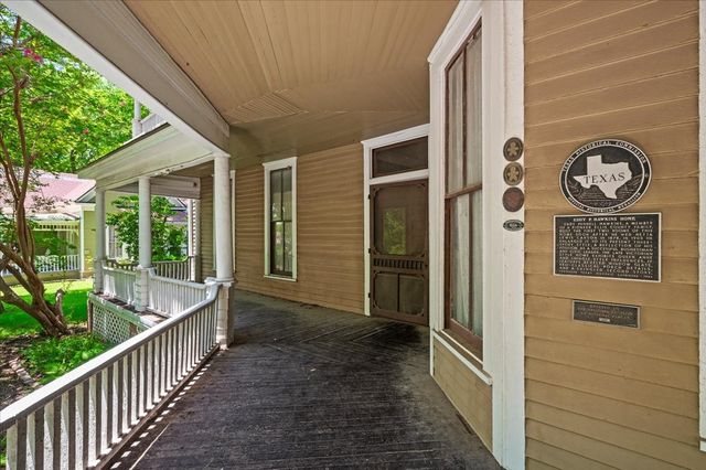200 S Hawkins Street, Waxahachie, TX 75165