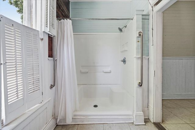 200 S Hawkins Street, Waxahachie, TX 75165