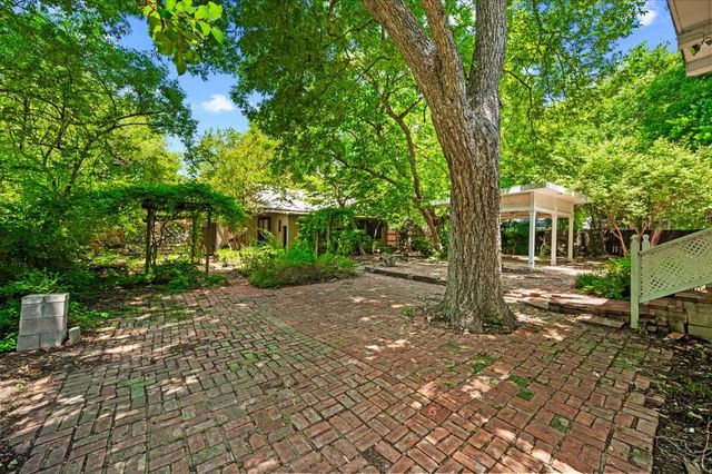 200 S Hawkins Street, Waxahachie, TX 75165