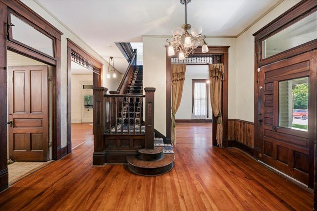 200 S Hawkins Street, Waxahachie, TX 75165