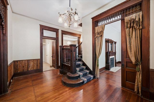 200 S Hawkins Street, Waxahachie, TX 75165