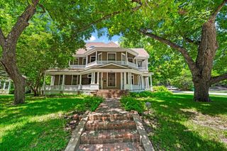 200 S Hawkins Street, Waxahachie, TX 75165