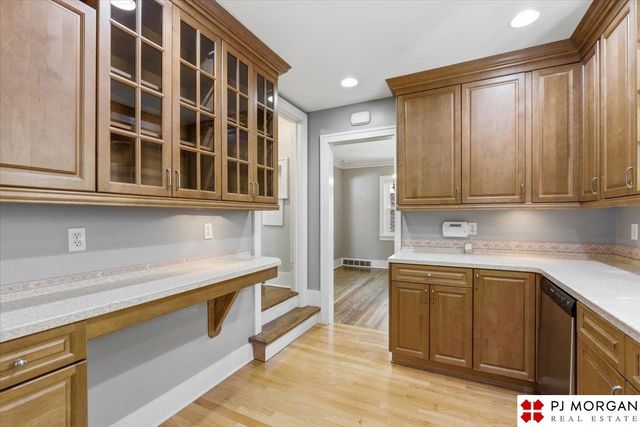 5106 Nicholas Street, Omaha, NE 68132
