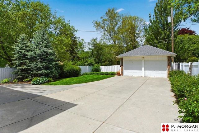 5106 Nicholas Street, Omaha, NE 68132