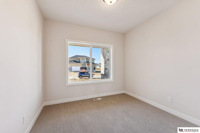 11204 Portage Drive, Papillion, NE 68046