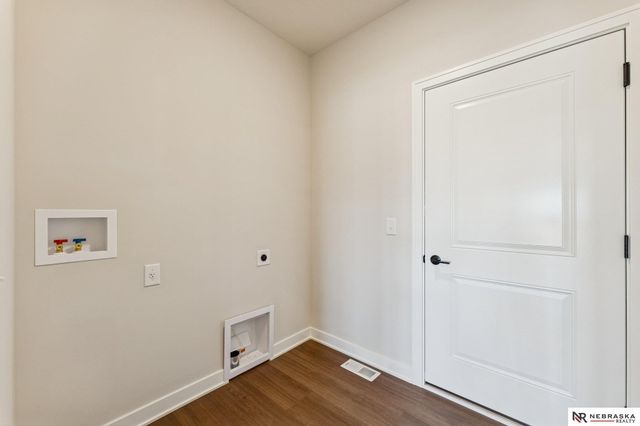 11204 Portage Drive, Papillion, NE 68046
