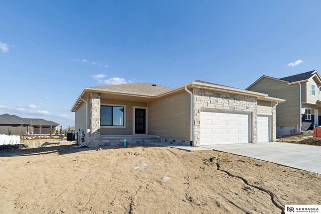11204 Portage Drive, Papillion, NE 68046