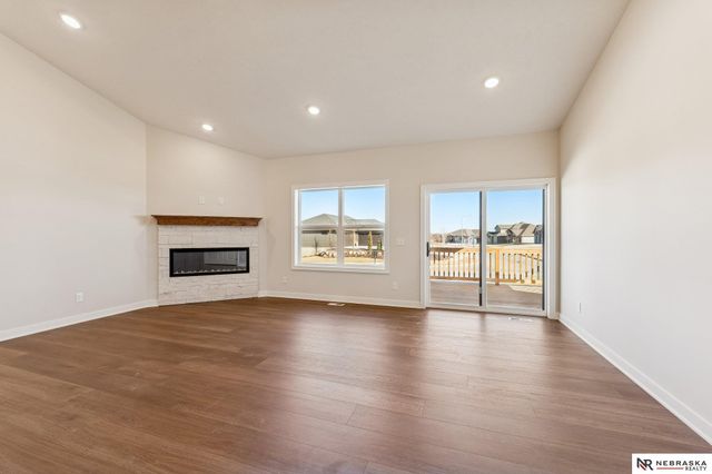 11204 Portage Drive, Papillion, NE 68046