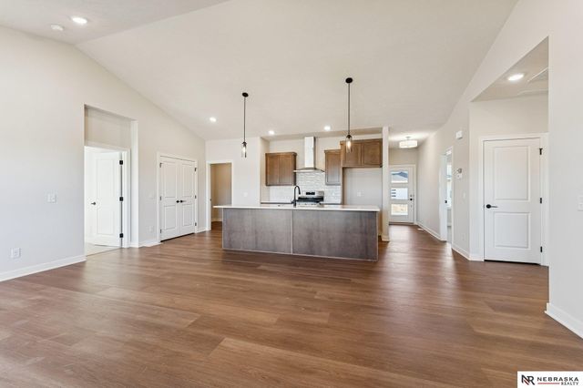 11204 Portage Drive, Papillion, NE 68046