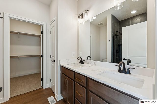 11204 Portage Drive, Papillion, NE 68046