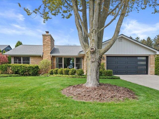 6419 Lake DRIVE, Fox Point, WI 53217