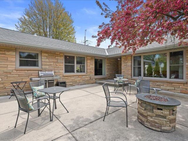 6419 Lake DRIVE, Fox Point, WI 53217