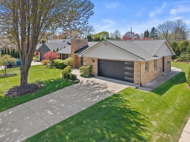 6419 Lake DRIVE, Fox Point, WI 53217
