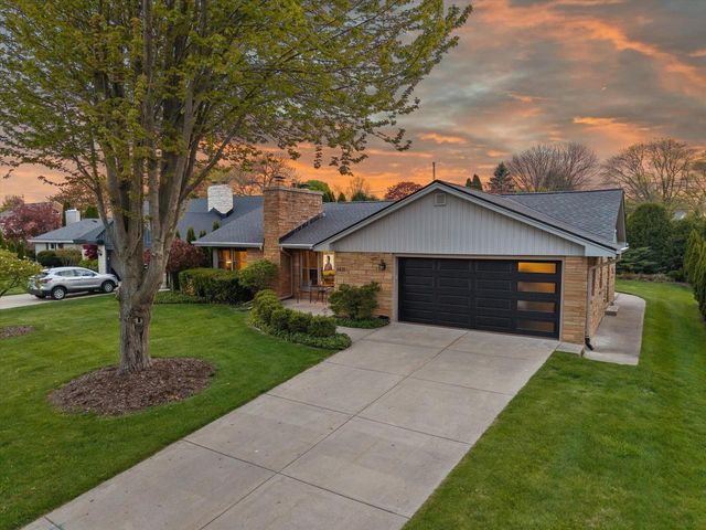 6419 Lake DRIVE, Fox Point, WI 53217