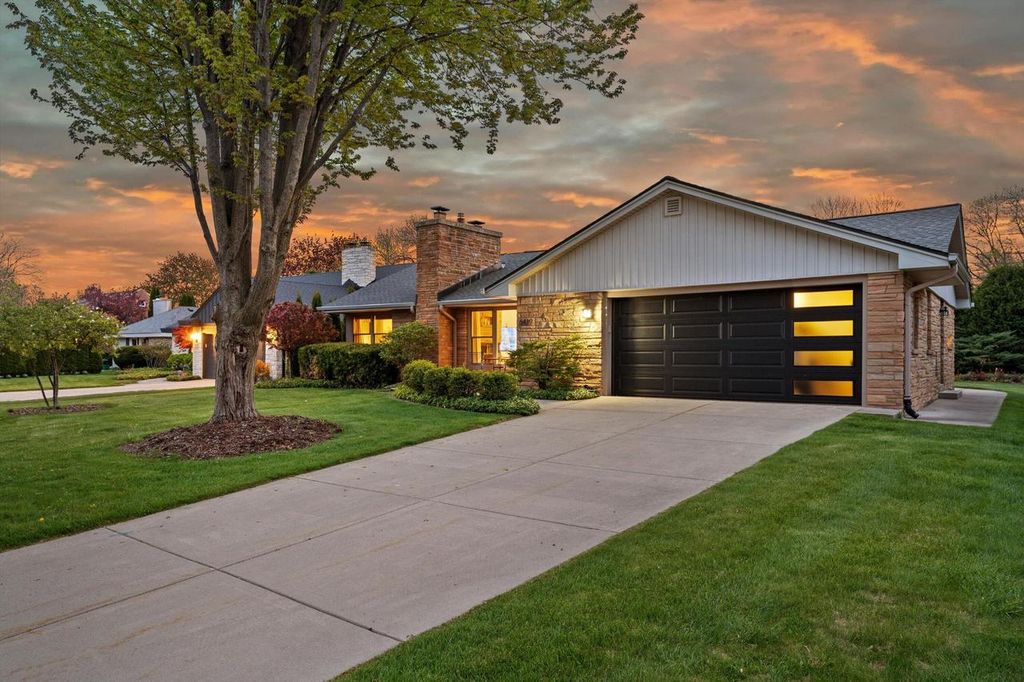 6419 Lake DRIVE, Fox Point, WI 53217