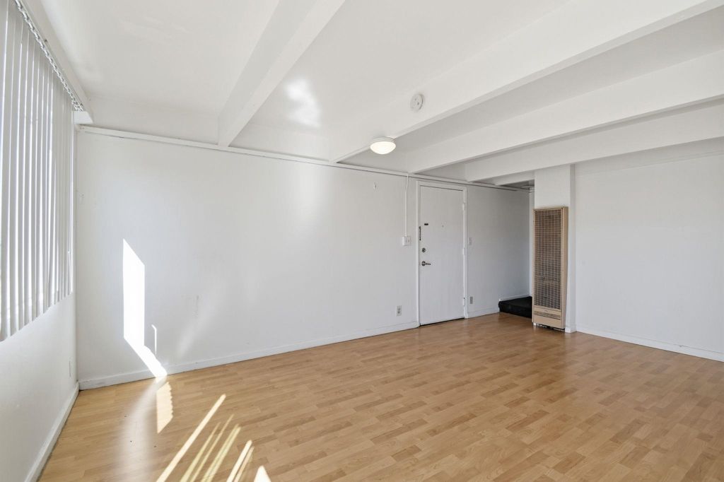 Image 3 of property listing at 576 576 Sylvan St 20, Daly City, CA 94014