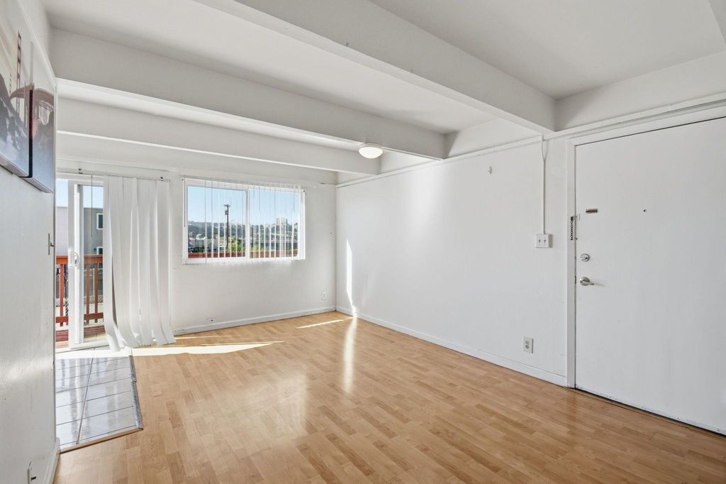 Image 6 of property listing at 576 576 Sylvan St 20, Daly City, CA 94014