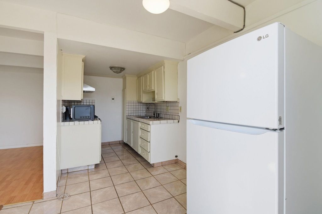 Image 7 of property listing at 576 576 Sylvan St 20, Daly City, CA 94014