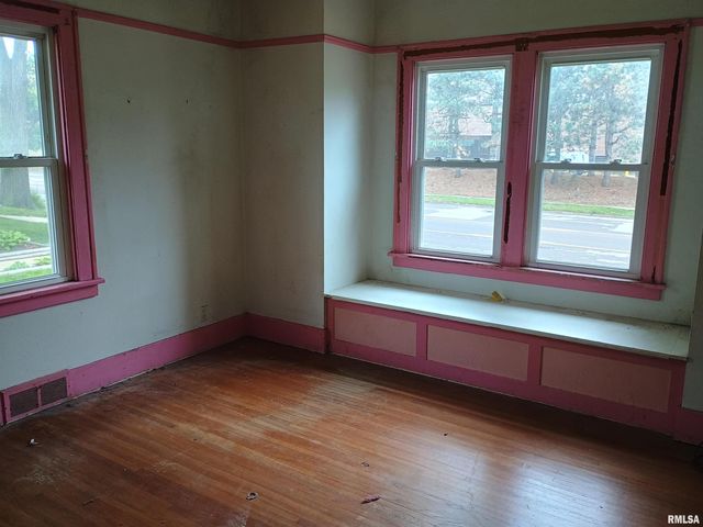 1001 BROADWAY Street, Pekin, IL 61554