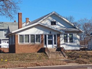 1001 BROADWAY Street, Pekin, IL 61554