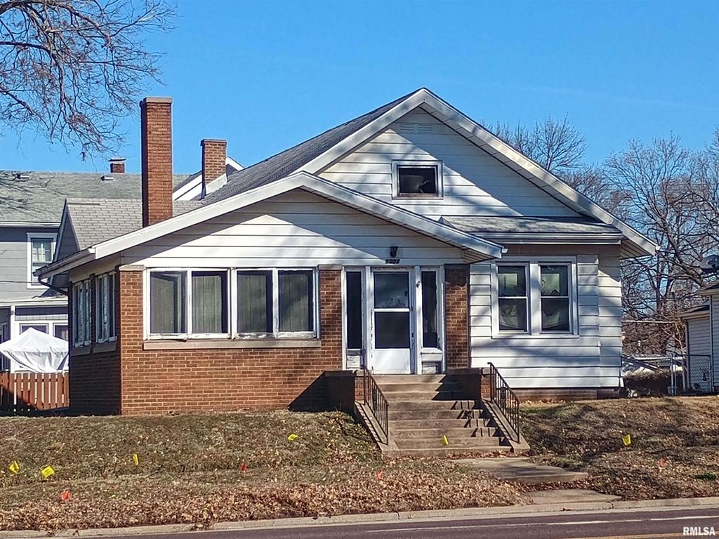 1001 BROADWAY Street, Pekin, IL 61554