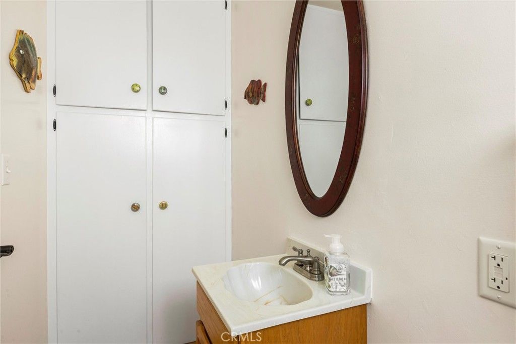 Image 10 of property listing at 31 8th Street, Cayucos, CA 93430