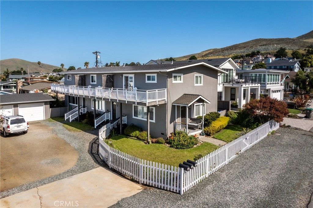 Image 3 of property listing at 31 8th Street, Cayucos, CA 93430