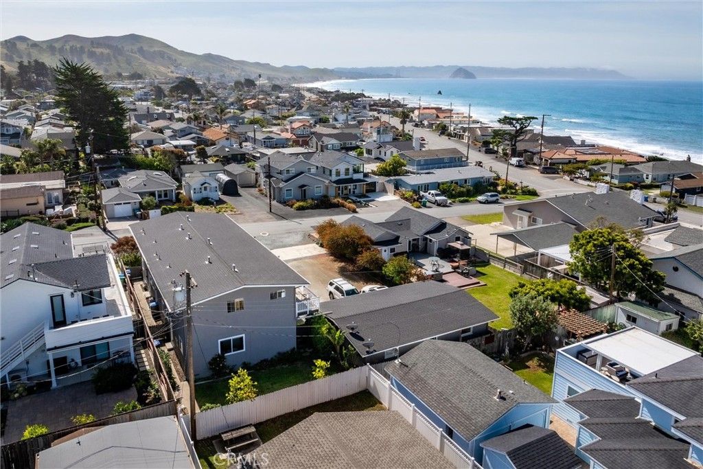 Image 4 of property listing at 31 8th Street, Cayucos, CA 93430