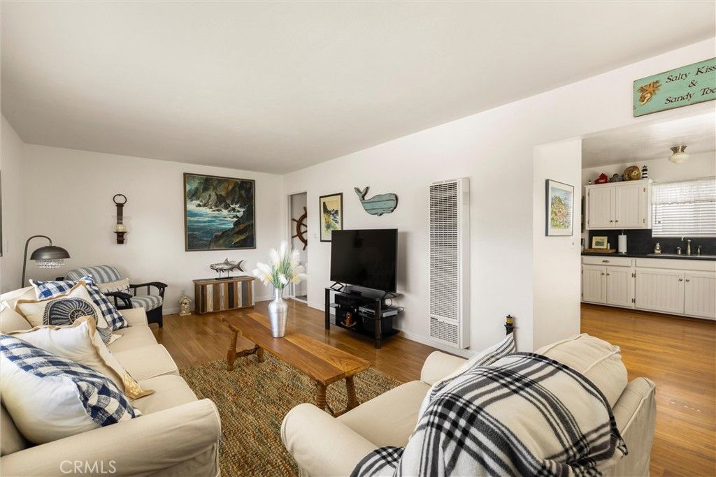 Image 5 of property listing at 31 8th Street, Cayucos, CA 93430