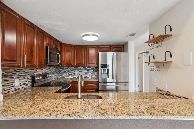 214 MAJORS LANE C, Kissimmee, FL 34743
