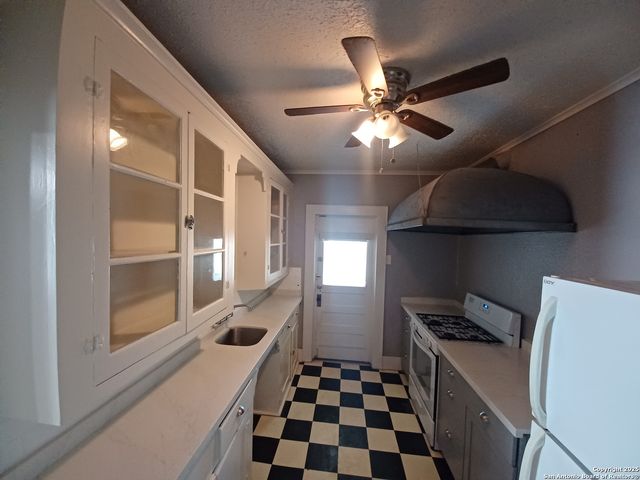 214 Funston Pl Apt 3, San Antonio, TX 78209