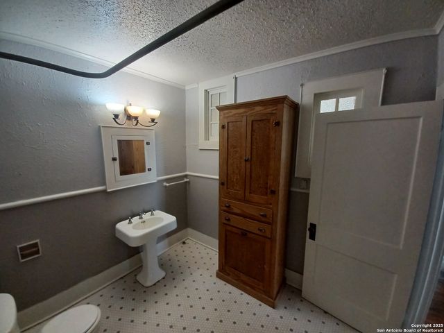 214 Funston Pl Apt 3, San Antonio, TX 78209