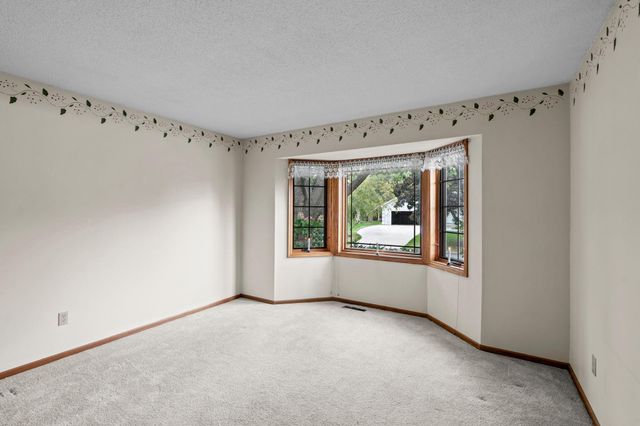 2360 Apache Court, Mendota Heights, MN 55120