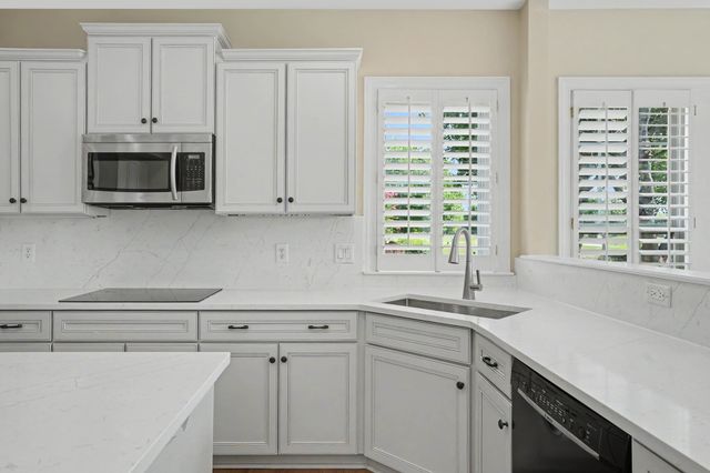 908 Plantation Blvd, Gallatin, TN 37066