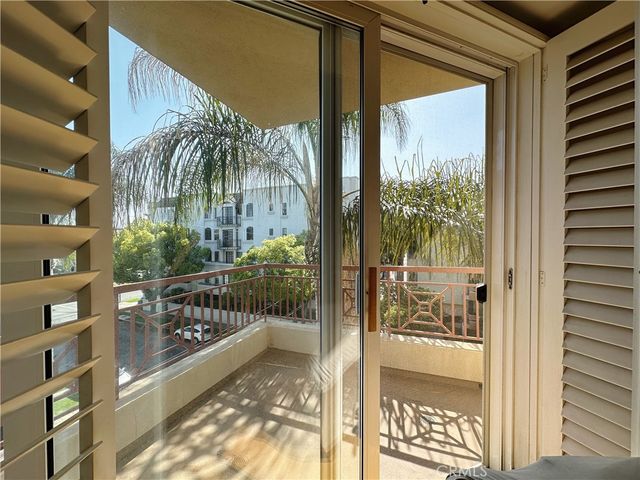 320 S Willaman Drive 402, Los Angeles, CA 90048