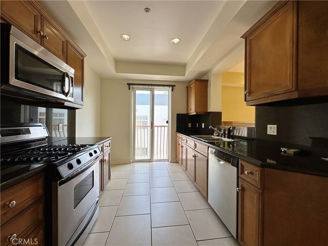 320 S Willaman Drive 402, Los Angeles, CA 90048