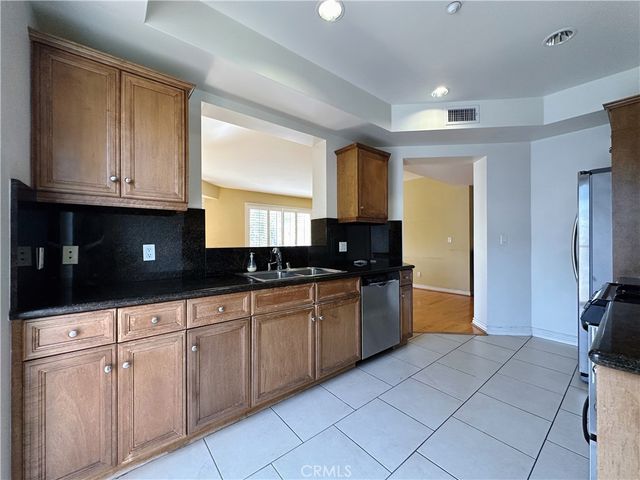 320 S Willaman Drive 402, Los Angeles, CA 90048