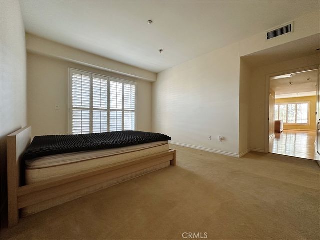 320 S Willaman Drive 402, Los Angeles, CA 90048